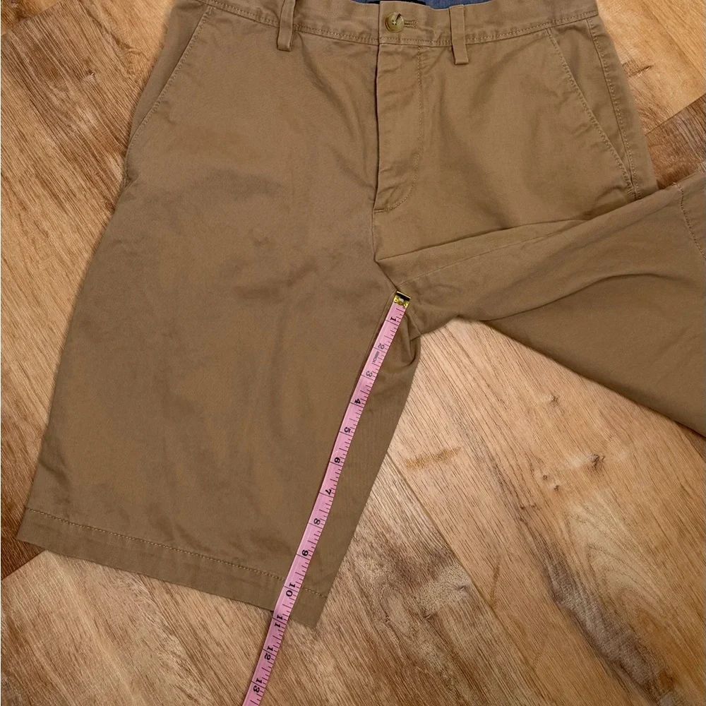 Banana Republic Emerson Short Men's Khaki Flat-Front Shorts - Picture 5 of 6